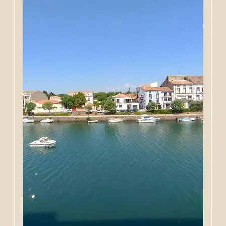 : Vue Exceptionnelle Sur Le Fleuve Et Grand De 2 Au Coeur Du Centre Historique D'agde. Agde