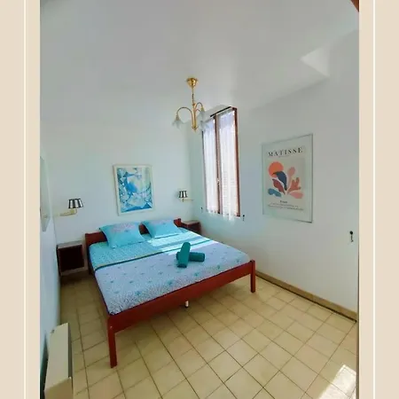 : Vue Exceptionnelle Sur Le Fleuve Et Grand De 2 Au Coeur Du Centre Historique D'agde. Apartmán