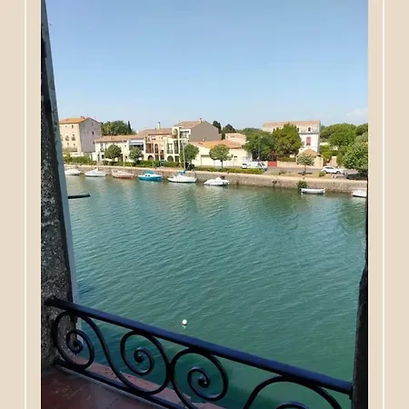 : Vue Exceptionnelle Sur Le Fleuve Et Grand De 2 Au Coeur Du Centre Historique D'agde. Apartmán Agde