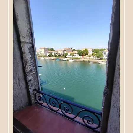 : Vue Exceptionnelle Sur Le Fleuve Et Grand De 2 Au Coeur Du Centre Historique D'agde. Apartmán Agde