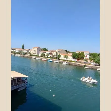 : Vue Exceptionnelle Sur Le Fleuve Et Grand De 2 Au Coeur Du Centre Historique D'agde. Agde