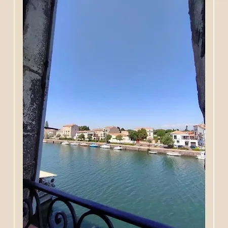 : Vue Exceptionnelle Sur Le Fleuve Et Grand De 2 Au Coeur Du Centre Historique D'agde. * Agde